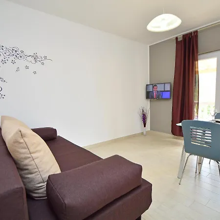 Apartment Ivana I Martina-2 *